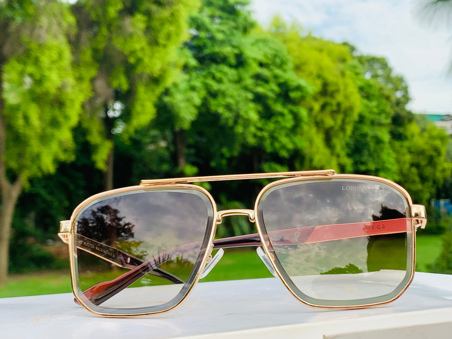 LOUIS VUITTON (LV) Glasses